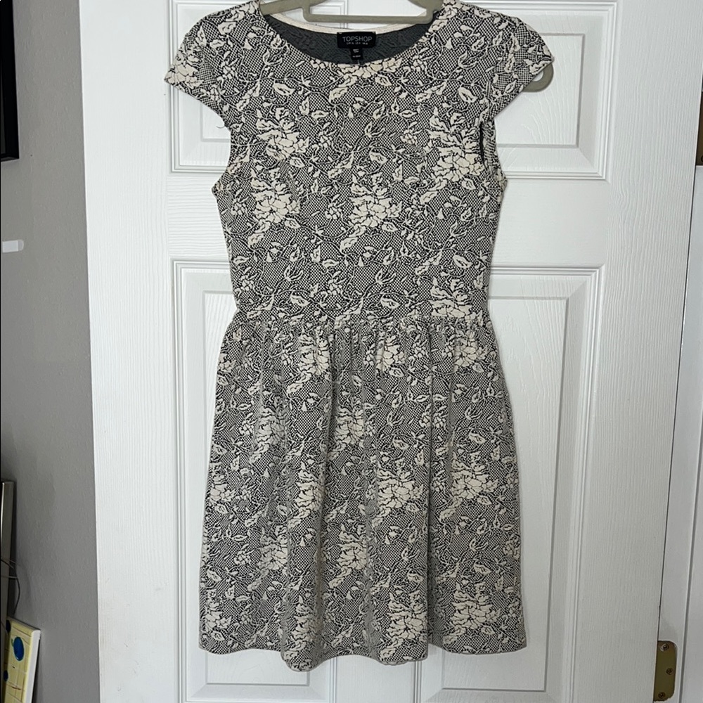 Topshop Gray and White Flutter Sleeve Mini Dress